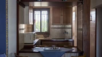 Apartament estàndard | Cuina privada | Frigorífic gran, microones, placa de cuina i cafetera i tetera