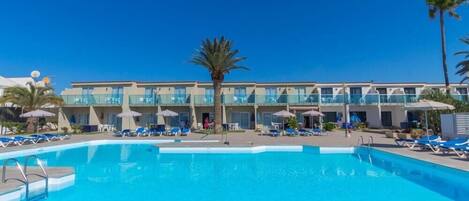 2 piscines extérieures