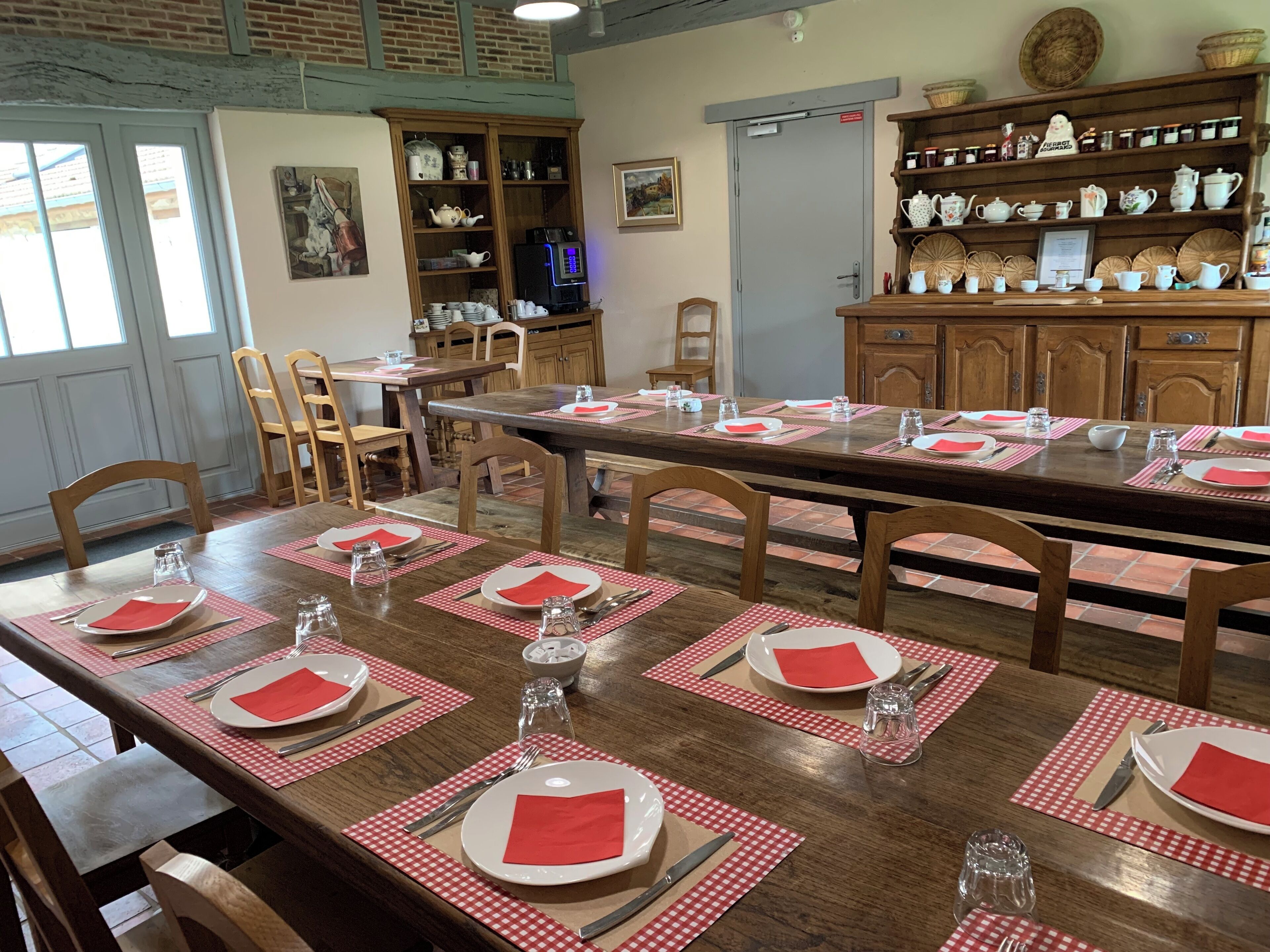 Café da manhã com buffet todos os dias mediante uma taxa