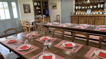 Petit déjeuner buffet servi tous les jours en supplément