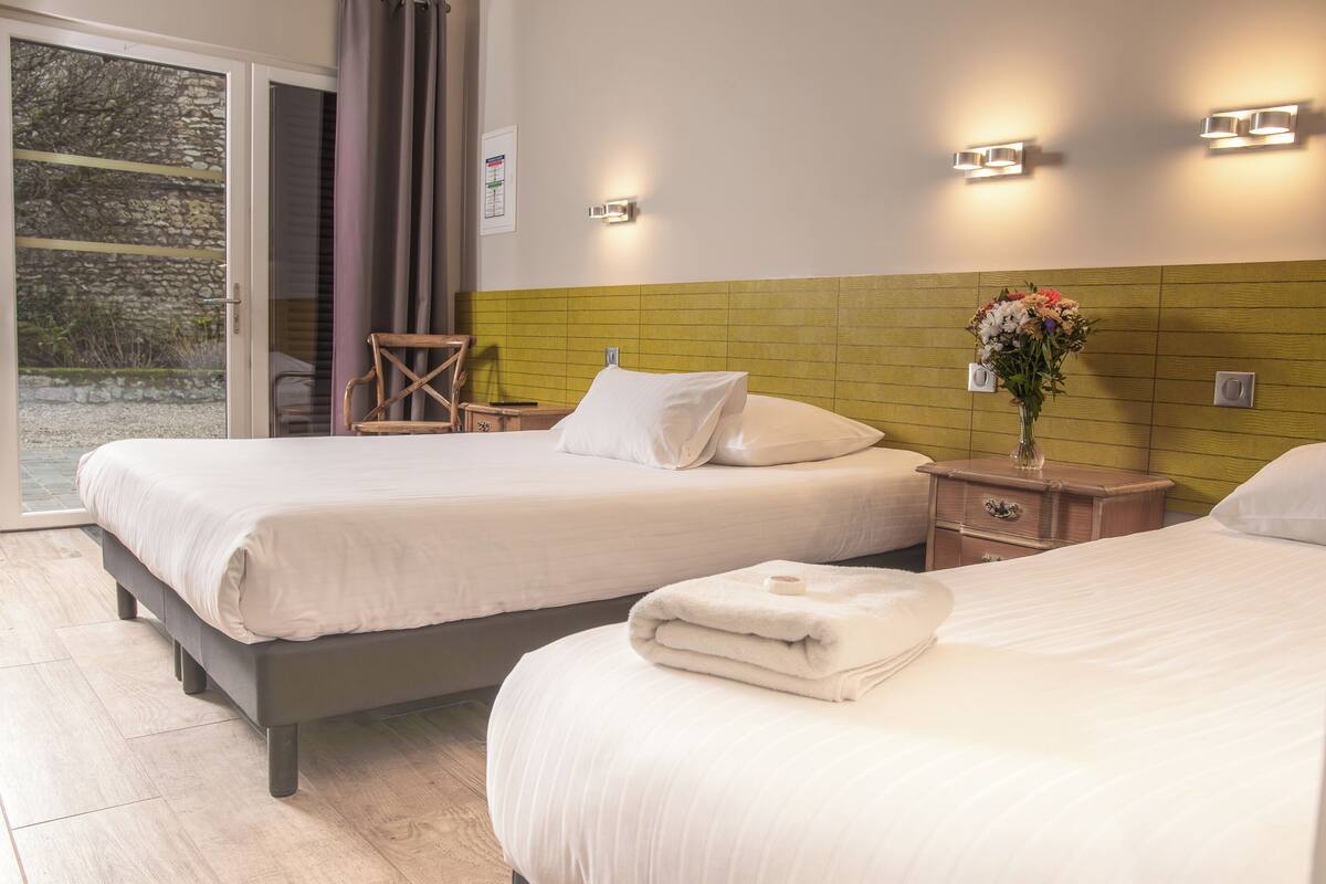 comfort triple room | 14 bedrooms, premium bedding, soundproofing, iron/ironing board