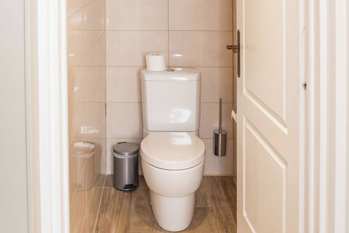 deluxe quadruple room | bathroom | hair dryer, soap, shampoo, toilet paper