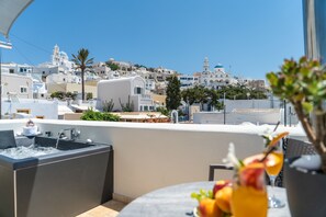 Top Suite with Outdoor Hot Tub | Balcony - Ladas Pyrgos (Santorini)