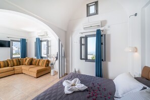 Top Suite with Outdoor Hot Tub | Tempur-Pedic-Betten, Zimmersafe, laptopgeeigneter Arbeitsplatz