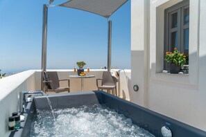 Top Suite with Outdoor Hot Tub | Balcony