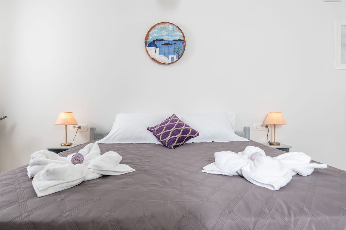 Enjoy Studio with Spa Bath | 1 bedroom, Tempur-Pedic beds, in-room safe, laptop workspace