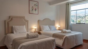 Twin Room | Individually decorated, desk, laptop workspace, soundproofing - Lunandina (Independencia)
