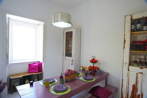 Aloha Beach House Entire Home 8B Cascais | Dining room