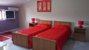 Twin kamer | Luxe beddengoed, donsdekens, geluiddichte muren, gratis wifi