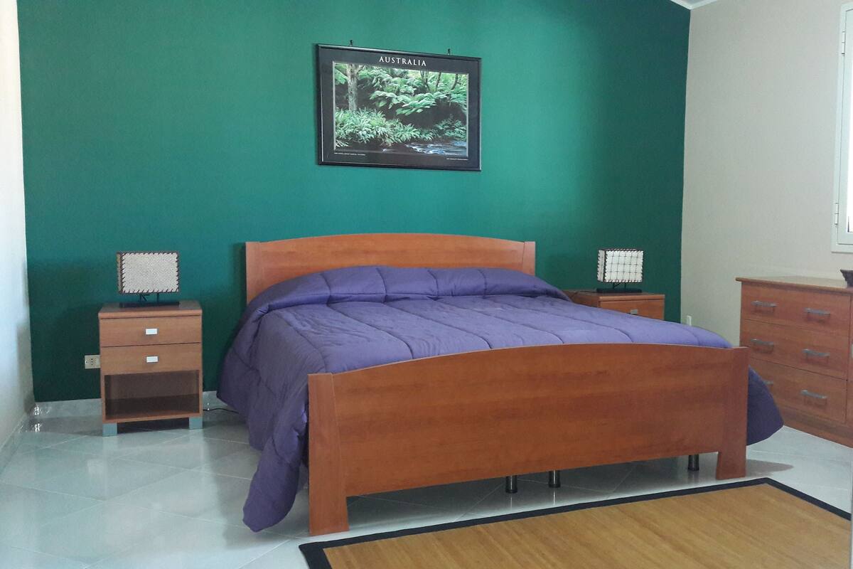Ropa de cama de alta calidad, cubrecamas y sistema de insonorización