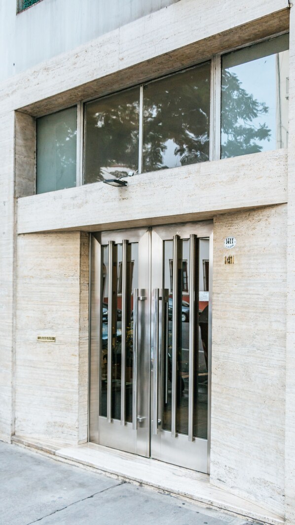 Front of property - Apartamento en Av. Belgrano (Buenos Aires)