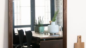 Free daily cooked-to-order breakfast