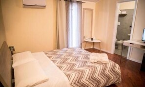 1 bedroom, desk, blackout drapes, free WiFi