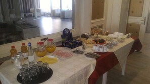 Tägliches inbegriffenes Frühstücksbuffet