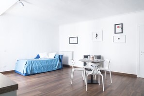 2 bedrooms, free WiFi, bed sheets - Maison di Napoli Suite Partenope (Napoli)