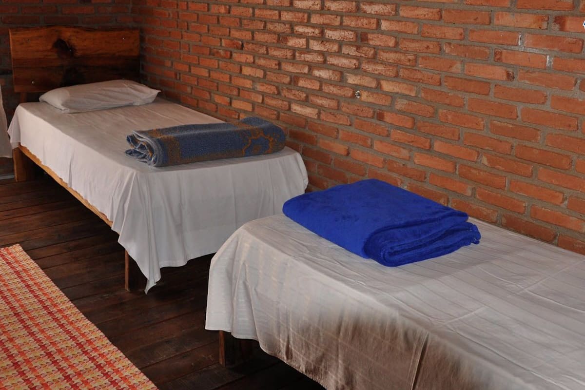 2 habitaciones, wifi gratis y ropa de cama