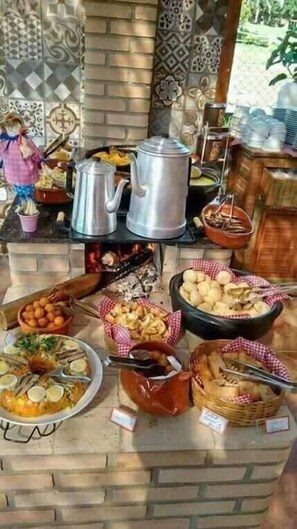 Café da manhã com buffet grátis todos os dias