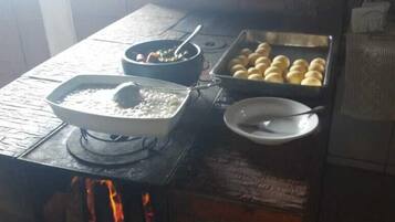 بوفيه فطور مجانًا يوميًا