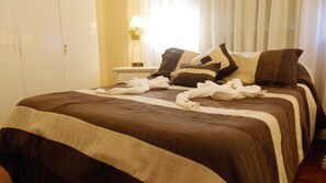 Familie appartement, 2 slaapkamers | 2 slaapkamers, een kluis op de kamer, individueel gemeubileerd