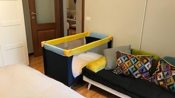 2 bedrooms, iron/ironing board, WiFi