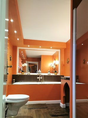 Hair dryer, towels, soap, shampoo - Spilburg Apartments (Wetzlar)