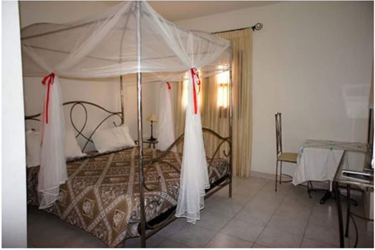 Superior Room | Iron/ironing board (on request), WiFi (free), bed sheets