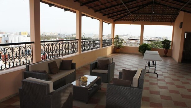 Unclassified image, 1 of 13, button - Villa Rosa (Dakar)