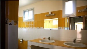 Unclassified image, 5 of 13, button - Villa Rosa (Dakar)
