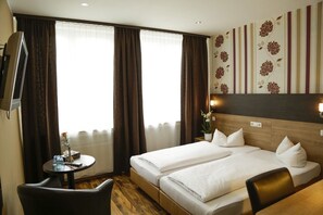 Minibar, desk, blackout curtains, soundproofing - Hotel City Panorama (Hannover)