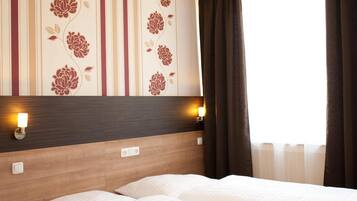 Minibar, Schreibtisch, Verdunkelungsvorhänge, schallisolierte Zimmer