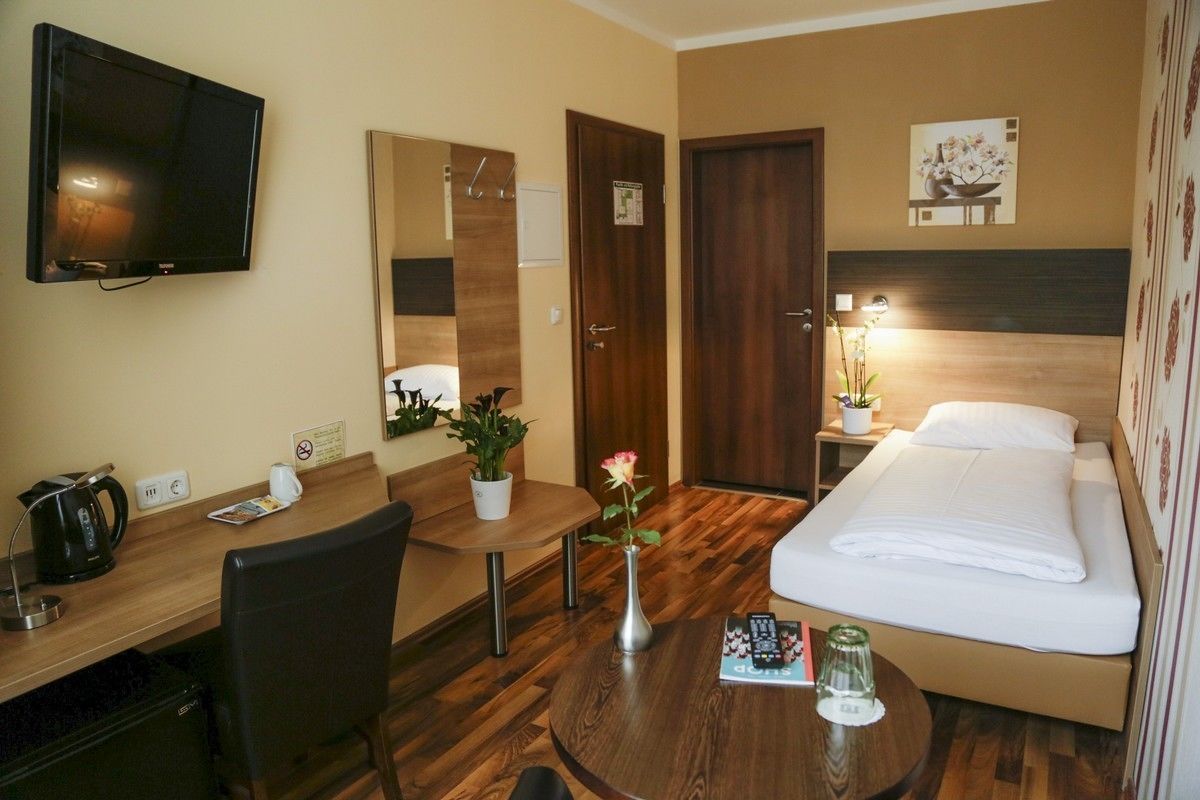 single room | minibar, desk, blackout curtains, soundproofing