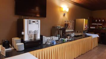 Desayuno completo gratuito y diario