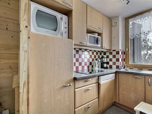 冷蔵庫、電子レンジ、オーブン、食器洗い機