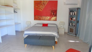 1 bedroom, in-room safe, iron/ironing board, free WiFi