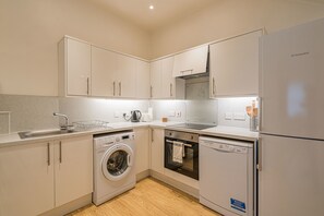 Apartment | Private kitchen | Full-size fridge, microwave, oven, stovetop - 2 Bed Grassmarket Apartment (Edinburgh)