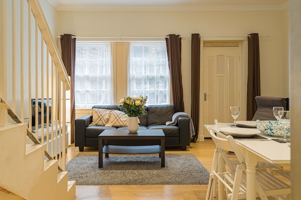 Apartment | Wohnbereich | Flachbildfernseher