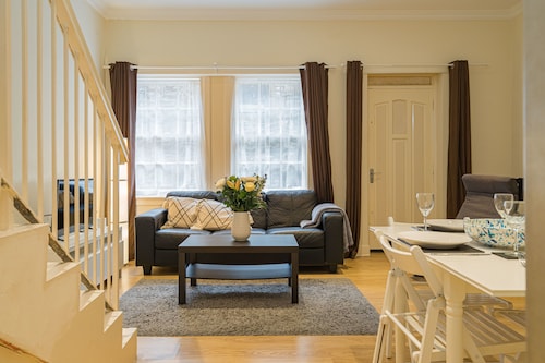 2 Bed Grassmarket Apartment