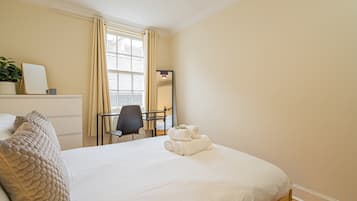 Apartment | 2 bedrooms, individually decorated, individually furnished, desk