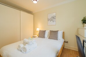 Apartment | 2 bedrooms, individually decorated, individually furnished, desk - 2 Bed Grassmarket Apartment (Edinburgh)