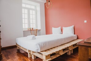 Individually decorated, individually furnished, bed sheets - Jaca - Hostel (Machico)