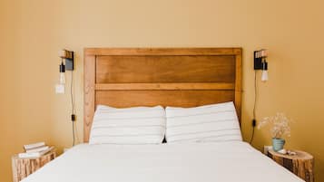 Double Room, Private Bathroom | Individually decorated, individually furnished, bed sheets