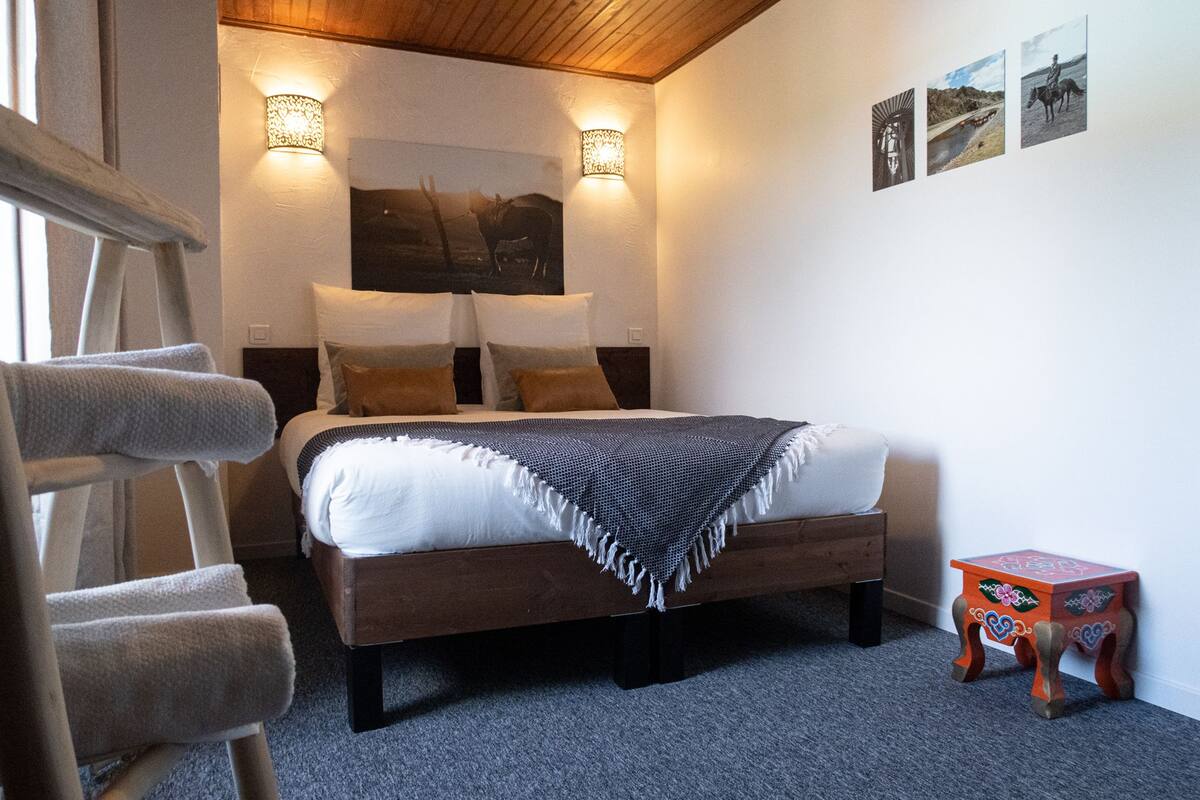 Doppel- oder Zweibettzimmer, Poolblick (Arkhangai) | Hochwertige Bettwaren, individuell dekoriert, individuell eingerichtet