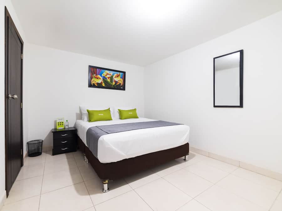 Hypo-allergenic bedding, free WiFi, bed sheets
