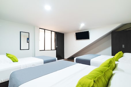 Family Room | Hypo-allergenic bedding, free WiFi, bed sheets