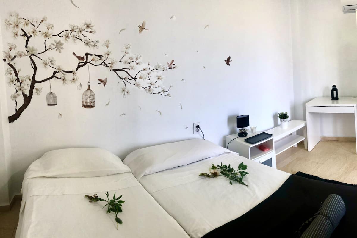 Kamar Double Standar, 1 Tempat Tidur King, kamar mandi pribadi, pemandangan laut | 1 kamar tidur, selimut bulu angsa, dan didekorasi berbeda-beda