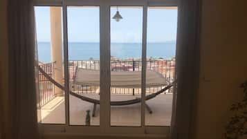 Estudio estándar, 1 cama de matrimonio grande, baño privado, vistas al mar | Vistas al mar