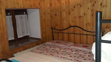 1 bedroom, bed sheets