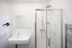 Classic Double or Twin Room, Patio (Porta San Martino) | Bathroom | Shower, free toiletries, hair dryer, bathrobes - La Casa di Giovanni (Lecce)