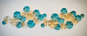 A wall with a decorative arrangement of blue and gold circular elements. - La Casa di Giovanni (Lecce)