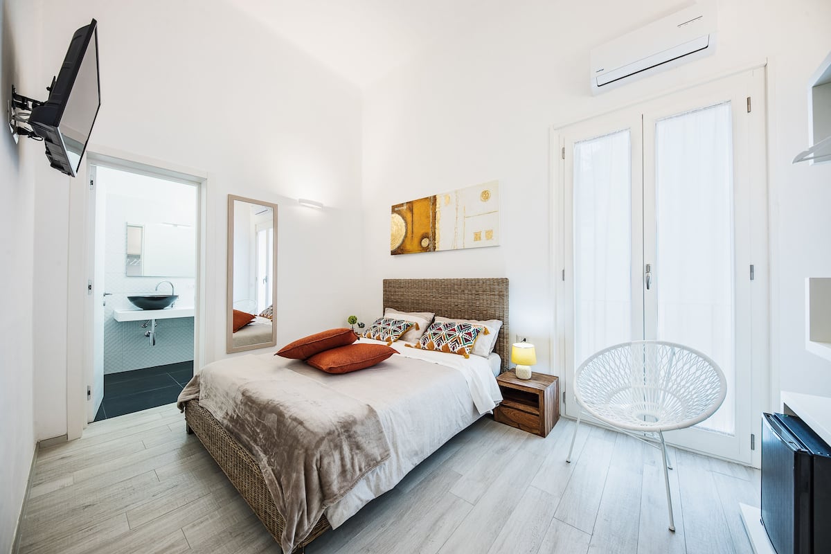 Standard Double Room, Patio (Porta San Biagio) | In-room safe, individually decorated, desk, free WiFi